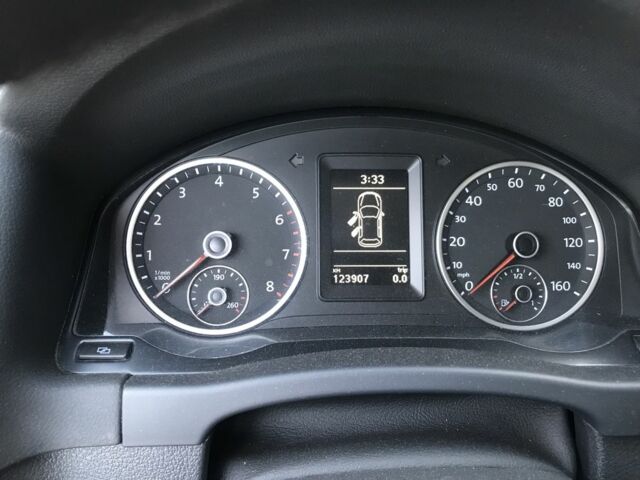 Білий Фольксваген Тігуан, об'ємом двигуна 2 л та пробігом 125 тис. км за 10000 $, фото 3 на Automoto.ua