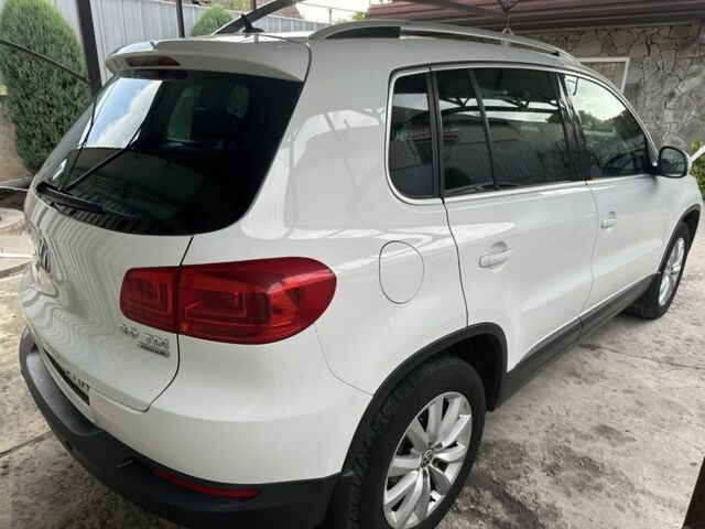 Белый Фольксваген Тигуан, объемом двигателя 2 л и пробегом 173 тыс. км за 17300 $, фото 4 на Automoto.ua