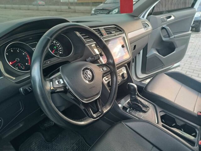 Белый Фольксваген Тигуан, объемом двигателя 2 л и пробегом 144 тыс. км за 16650 $, фото 7 на Automoto.ua