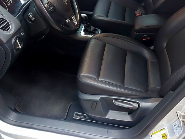 Білий Фольксваген Тігуан, об'ємом двигуна 1.9 л та пробігом 100 тис. км за 15100 $, фото 5 на Automoto.ua