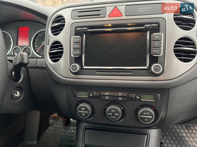 Білий Фольксваген Тігуан, об'ємом двигуна 1.4 л та пробігом 202 тис. км за 8699 $, фото 25 на Automoto.ua