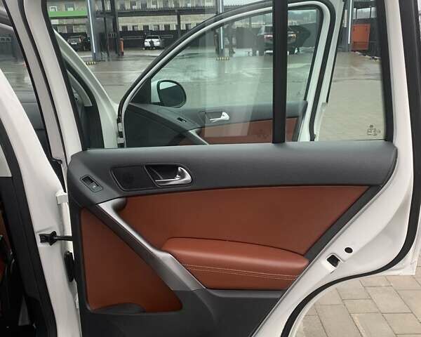 Белый Фольксваген Тигуан, объемом двигателя 1.4 л и пробегом 270 тыс. км за 10500 $, фото 8 на Automoto.ua