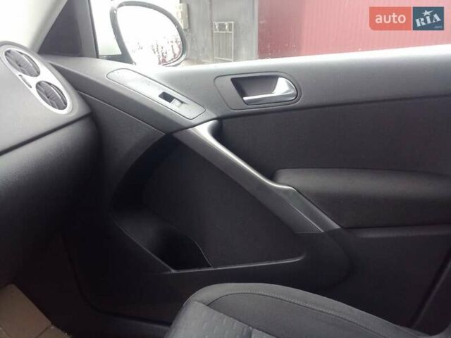 Білий Фольксваген Тігуан, об'ємом двигуна 1.97 л та пробігом 140 тис. км за 12000 $, фото 5 на Automoto.ua