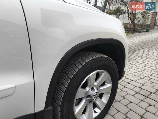 Білий Фольксваген Тігуан, об'ємом двигуна 1.97 л та пробігом 140 тис. км за 12000 $, фото 20 на Automoto.ua