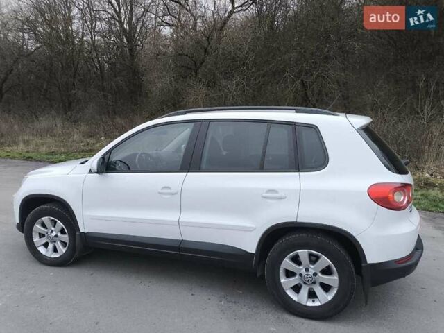 Білий Фольксваген Тігуан, об'ємом двигуна 1.97 л та пробігом 140 тис. км за 12000 $, фото 40 на Automoto.ua