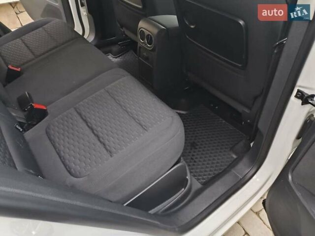 Білий Фольксваген Тігуан, об'ємом двигуна 1.97 л та пробігом 140 тис. км за 12000 $, фото 25 на Automoto.ua