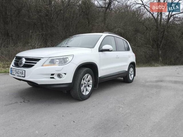 Білий Фольксваген Тігуан, об'ємом двигуна 1.97 л та пробігом 140 тис. км за 12000 $, фото 41 на Automoto.ua