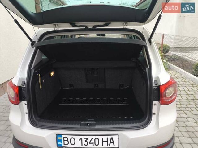 Білий Фольксваген Тігуан, об'ємом двигуна 1.97 л та пробігом 140 тис. км за 12000 $, фото 14 на Automoto.ua