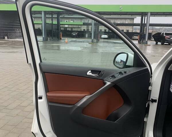 Белый Фольксваген Тигуан, объемом двигателя 1.4 л и пробегом 270 тыс. км за 10500 $, фото 6 на Automoto.ua