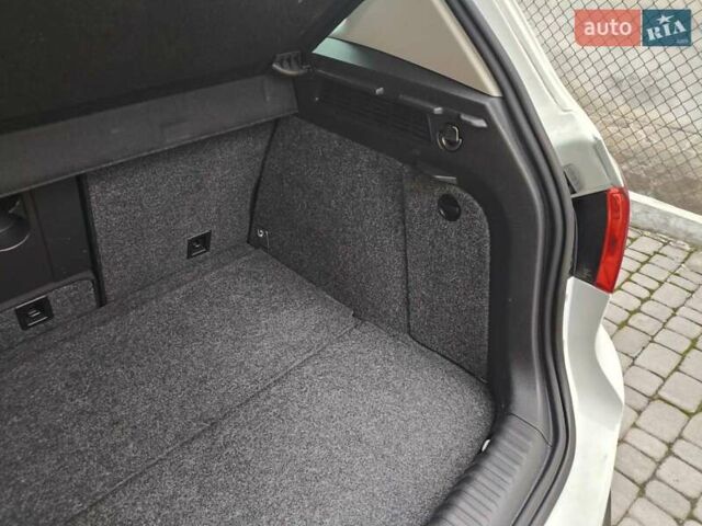 Білий Фольксваген Тігуан, об'ємом двигуна 1.97 л та пробігом 140 тис. км за 12000 $, фото 19 на Automoto.ua