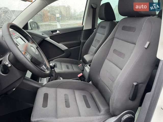 Білий Фольксваген Тігуан, об'ємом двигуна 1.4 л та пробігом 202 тис. км за 8699 $, фото 16 на Automoto.ua