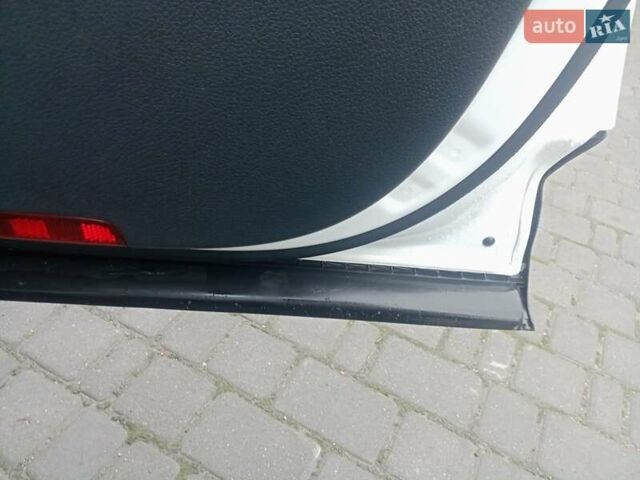 Білий Фольксваген Тігуан, об'ємом двигуна 1.97 л та пробігом 140 тис. км за 12000 $, фото 6 на Automoto.ua