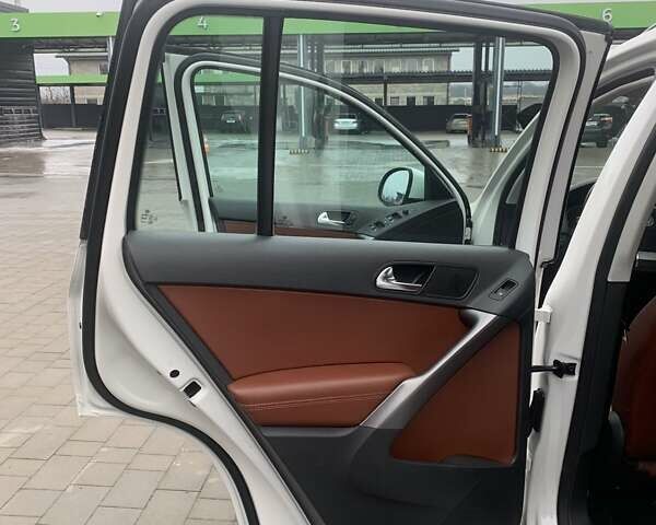 Белый Фольксваген Тигуан, объемом двигателя 1.4 л и пробегом 270 тыс. км за 10500 $, фото 10 на Automoto.ua