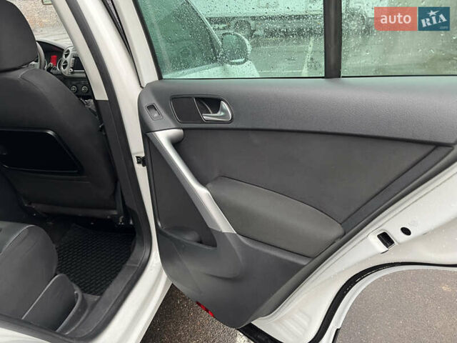 Білий Фольксваген Тігуан, об'ємом двигуна 1.4 л та пробігом 202 тис. км за 8699 $, фото 20 на Automoto.ua