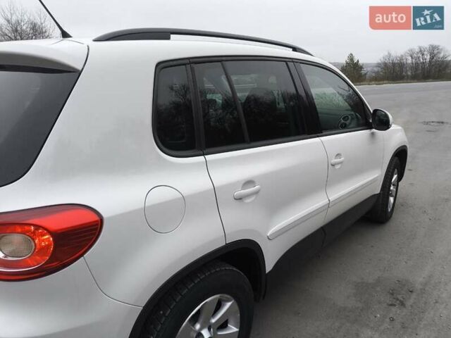 Білий Фольксваген Тігуан, об'ємом двигуна 1.97 л та пробігом 140 тис. км за 12000 $, фото 32 на Automoto.ua