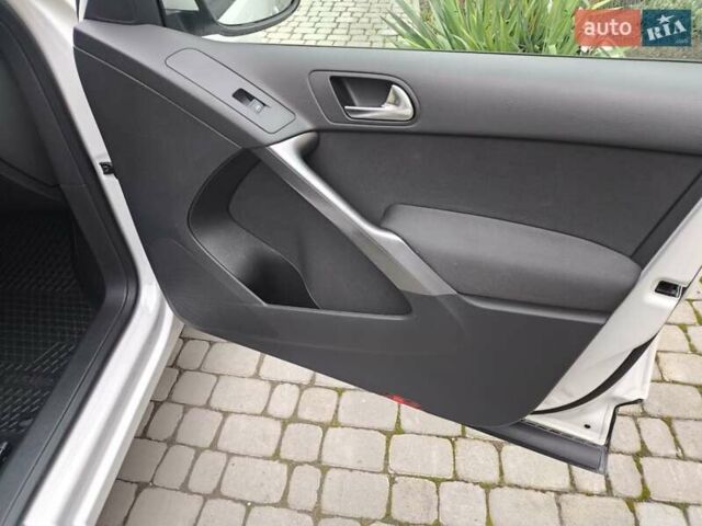 Білий Фольксваген Тігуан, об'ємом двигуна 1.97 л та пробігом 140 тис. км за 12000 $, фото 21 на Automoto.ua