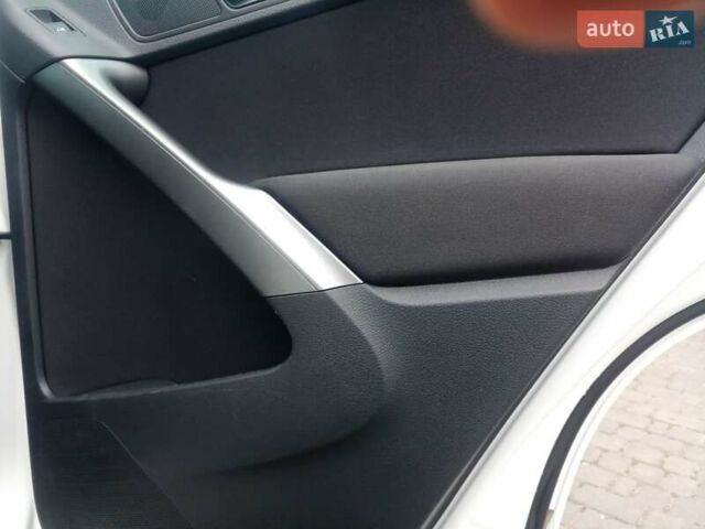 Білий Фольксваген Тігуан, об'ємом двигуна 1.97 л та пробігом 140 тис. км за 12000 $, фото 42 на Automoto.ua