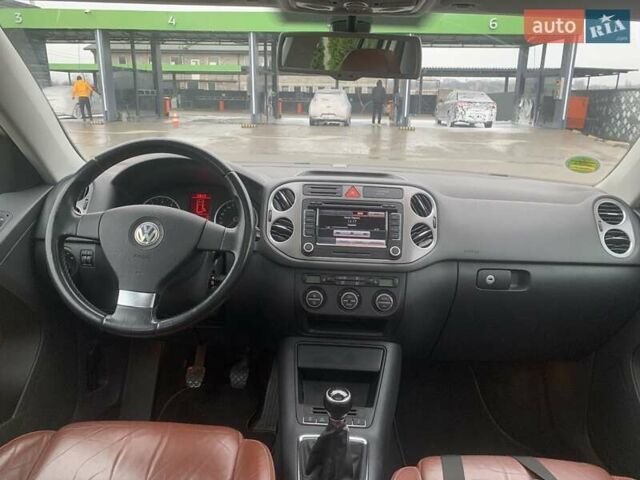 Белый Фольксваген Тигуан, объемом двигателя 1.4 л и пробегом 270 тыс. км за 10500 $, фото 16 на Automoto.ua