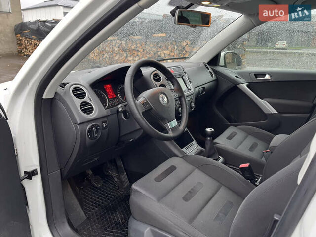 Білий Фольксваген Тігуан, об'ємом двигуна 1.4 л та пробігом 202 тис. км за 8699 $, фото 13 на Automoto.ua