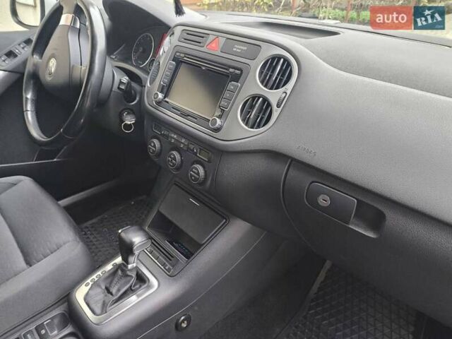 Білий Фольксваген Тігуан, об'ємом двигуна 1.97 л та пробігом 140 тис. км за 12000 $, фото 29 на Automoto.ua