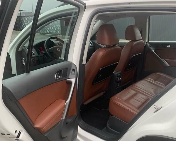 Белый Фольксваген Тигуан, объемом двигателя 1.4 л и пробегом 270 тыс. км за 10500 $, фото 11 на Automoto.ua