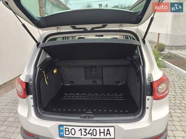 Білий Фольксваген Тігуан, об'ємом двигуна 1.97 л та пробігом 140 тис. км за 12000 $, фото 15 на Automoto.ua