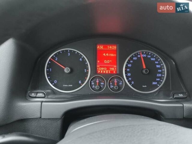 Білий Фольксваген Тігуан, об'ємом двигуна 1.97 л та пробігом 140 тис. км за 12000 $, фото 38 на Automoto.ua