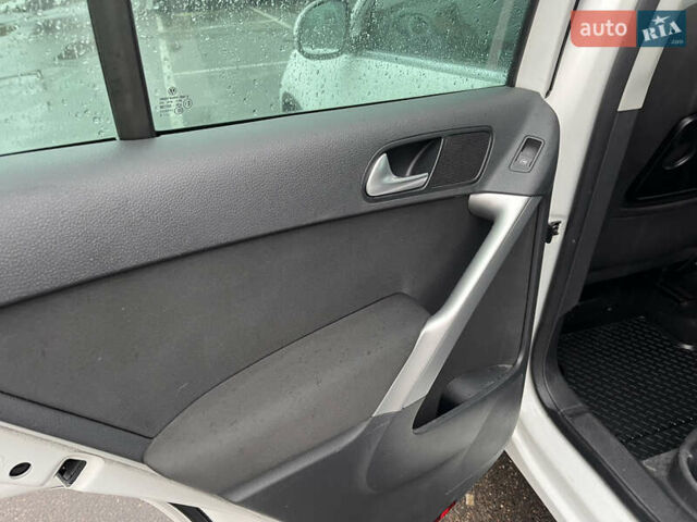 Білий Фольксваген Тігуан, об'ємом двигуна 1.4 л та пробігом 202 тис. км за 8699 $, фото 18 на Automoto.ua