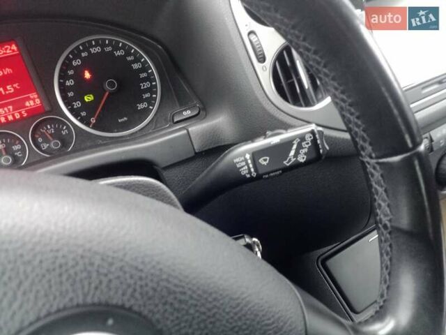 Білий Фольксваген Тігуан, об'ємом двигуна 1.97 л та пробігом 140 тис. км за 12000 $, фото 7 на Automoto.ua