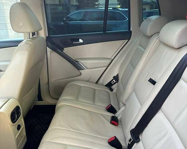 Белый Фольксваген Тигуан, объемом двигателя 2.36 л и пробегом 200 тыс. км за 9000 $, фото 10 на Automoto.ua