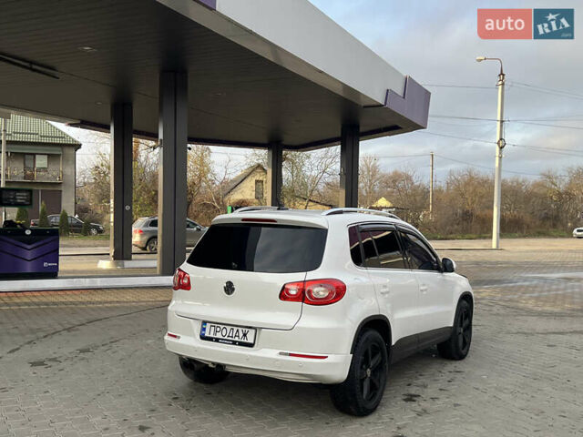 Белый Фольксваген Тигуан, объемом двигателя 2 л и пробегом 277 тыс. км за 11800 $, фото 6 на Automoto.ua