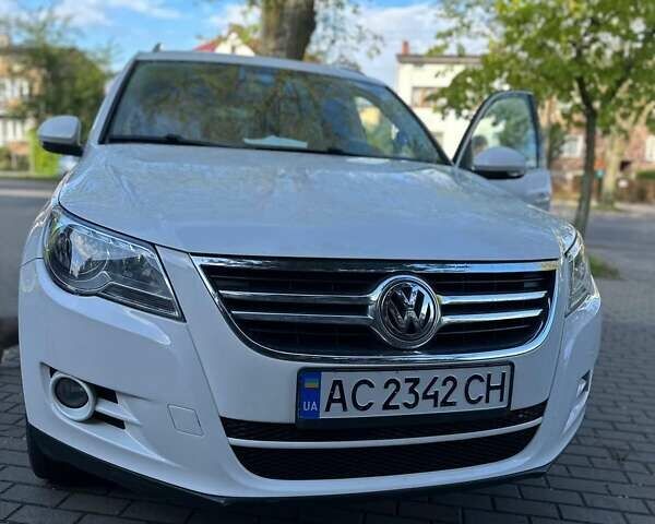 Белый Фольксваген Тигуан, объемом двигателя 2.36 л и пробегом 200 тыс. км за 9000 $, фото 4 на Automoto.ua