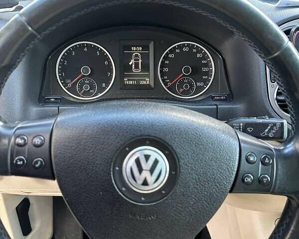 Белый Фольксваген Тигуан, объемом двигателя 2.36 л и пробегом 200 тыс. км за 9000 $, фото 14 на Automoto.ua