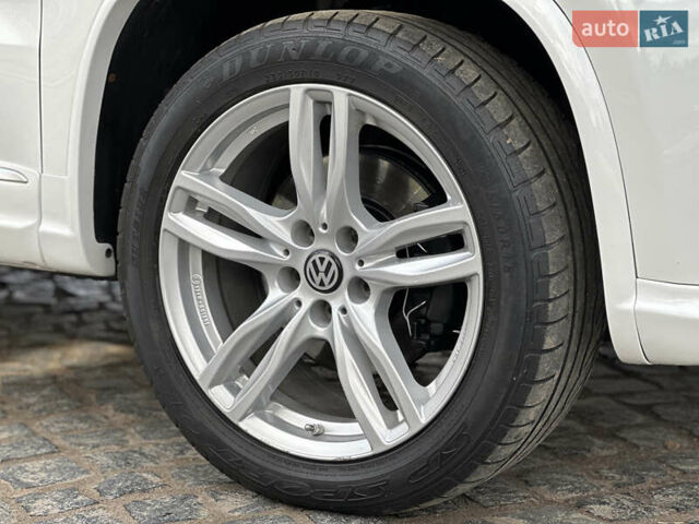 Белый Фольксваген Тигуан, объемом двигателя 1.4 л и пробегом 225 тыс. км за 9700 $, фото 14 на Automoto.ua