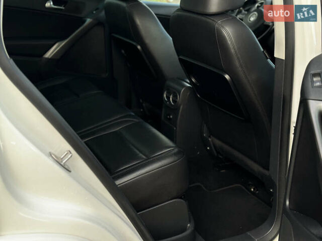 Белый Фольксваген Тигуан, объемом двигателя 1.4 л и пробегом 225 тыс. км за 9700 $, фото 30 на Automoto.ua