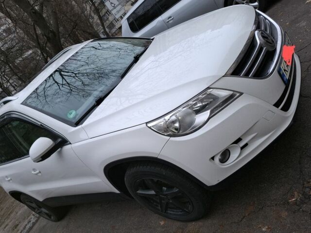 Белый Фольксваген Тигуан, объемом двигателя 0 л и пробегом 293 тыс. км за 11000 $, фото 1 на Automoto.ua