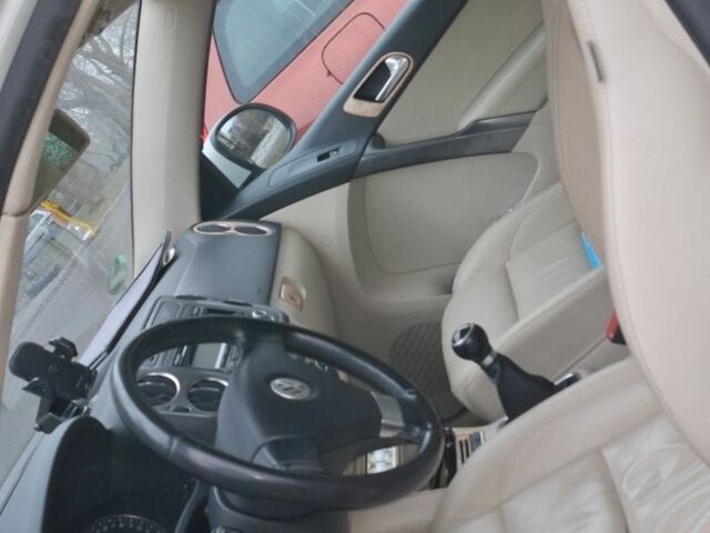 Белый Фольксваген Тигуан, объемом двигателя 0 л и пробегом 293 тыс. км за 11000 $, фото 3 на Automoto.ua