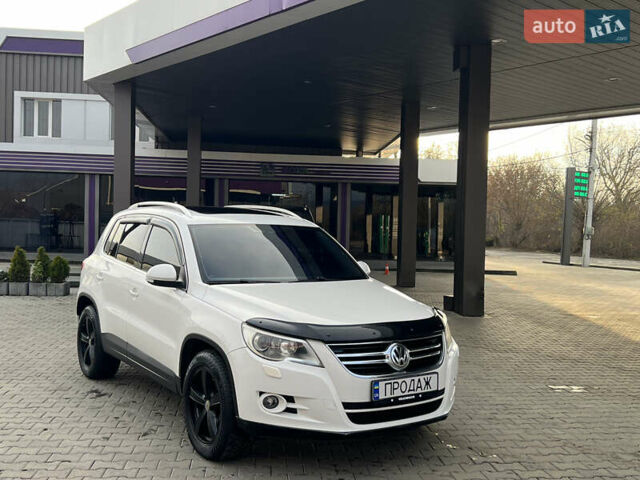 Белый Фольксваген Тигуан, объемом двигателя 2 л и пробегом 277 тыс. км за 11800 $, фото 3 на Automoto.ua