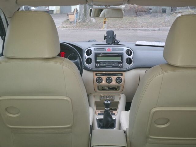 Белый Фольксваген Тигуан, объемом двигателя 0 л и пробегом 293 тыс. км за 11000 $, фото 4 на Automoto.ua