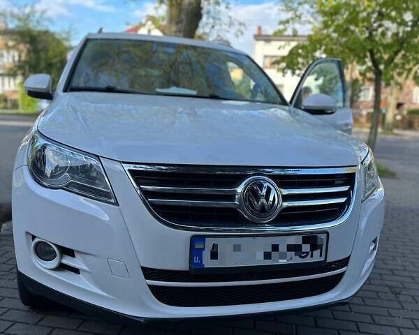 Белый Фольксваген Тигуан, объемом двигателя 2.36 л и пробегом 200 тыс. км за 9000 $, фото 3 на Automoto.ua