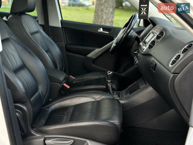 Белый Фольксваген Тигуан, объемом двигателя 1.4 л и пробегом 225 тыс. км за 9700 $, фото 32 на Automoto.ua