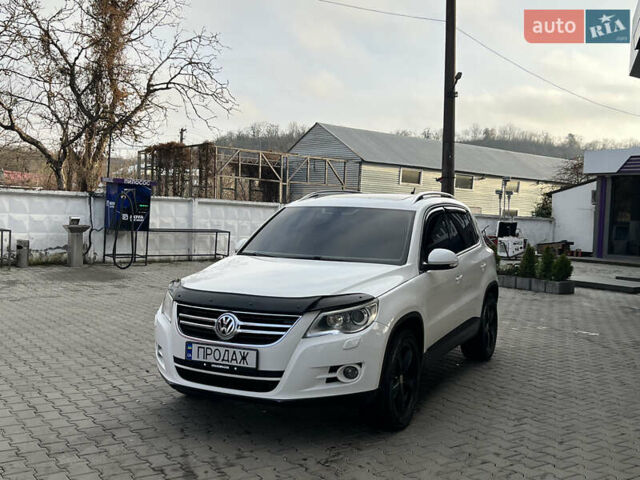 Белый Фольксваген Тигуан, объемом двигателя 2 л и пробегом 277 тыс. км за 11800 $, фото 1 на Automoto.ua