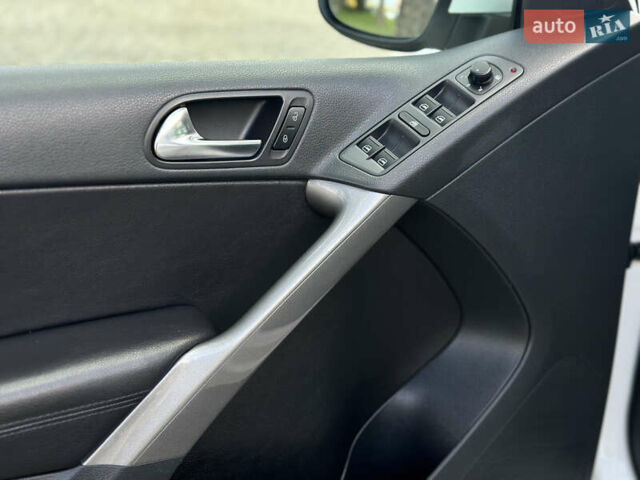 Белый Фольксваген Тигуан, объемом двигателя 1.4 л и пробегом 225 тыс. км за 9700 $, фото 41 на Automoto.ua