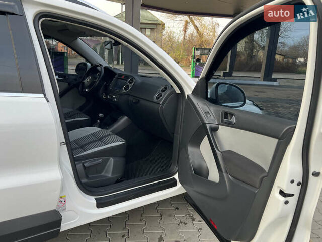 Белый Фольксваген Тигуан, объемом двигателя 2 л и пробегом 277 тыс. км за 11800 $, фото 12 на Automoto.ua