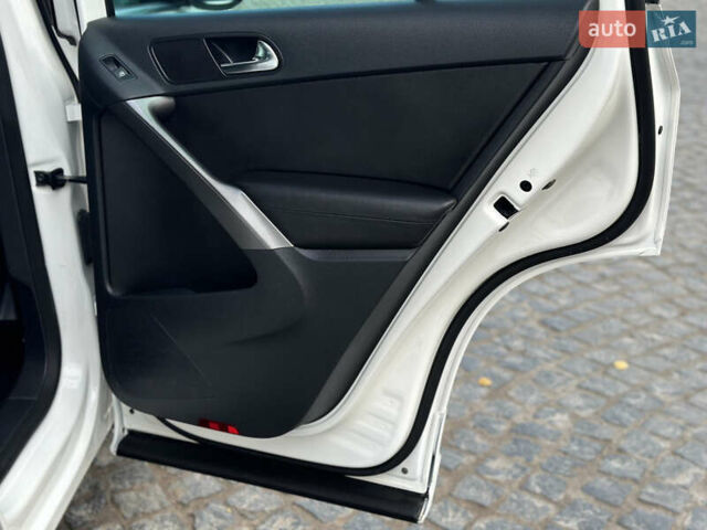 Белый Фольксваген Тигуан, объемом двигателя 1.4 л и пробегом 225 тыс. км за 9700 $, фото 33 на Automoto.ua