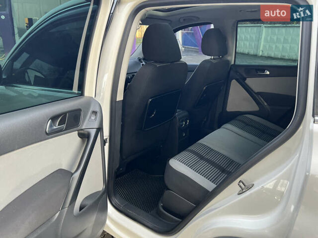 Белый Фольксваген Тигуан, объемом двигателя 2 л и пробегом 277 тыс. км за 11800 $, фото 15 на Automoto.ua