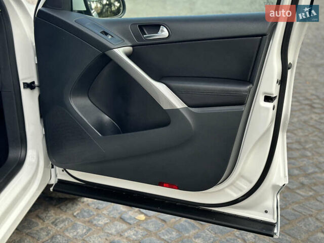 Белый Фольксваген Тигуан, объемом двигателя 1.4 л и пробегом 225 тыс. км за 9700 $, фото 35 на Automoto.ua