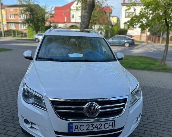 Белый Фольксваген Тигуан, объемом двигателя 2.36 л и пробегом 200 тыс. км за 9000 $, фото 5 на Automoto.ua