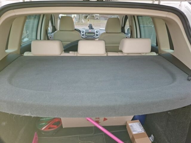 Белый Фольксваген Тигуан, объемом двигателя 0 л и пробегом 293 тыс. км за 11000 $, фото 6 на Automoto.ua