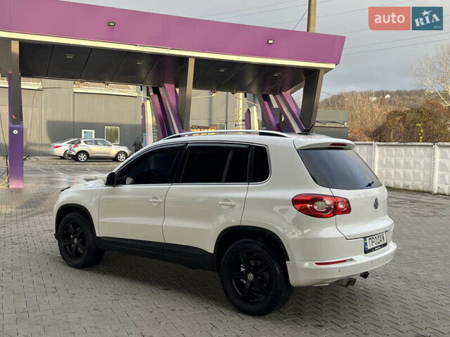 Белый Фольксваген Тигуан, объемом двигателя 2 л и пробегом 277 тыс. км за 11800 $, фото 7 на Automoto.ua